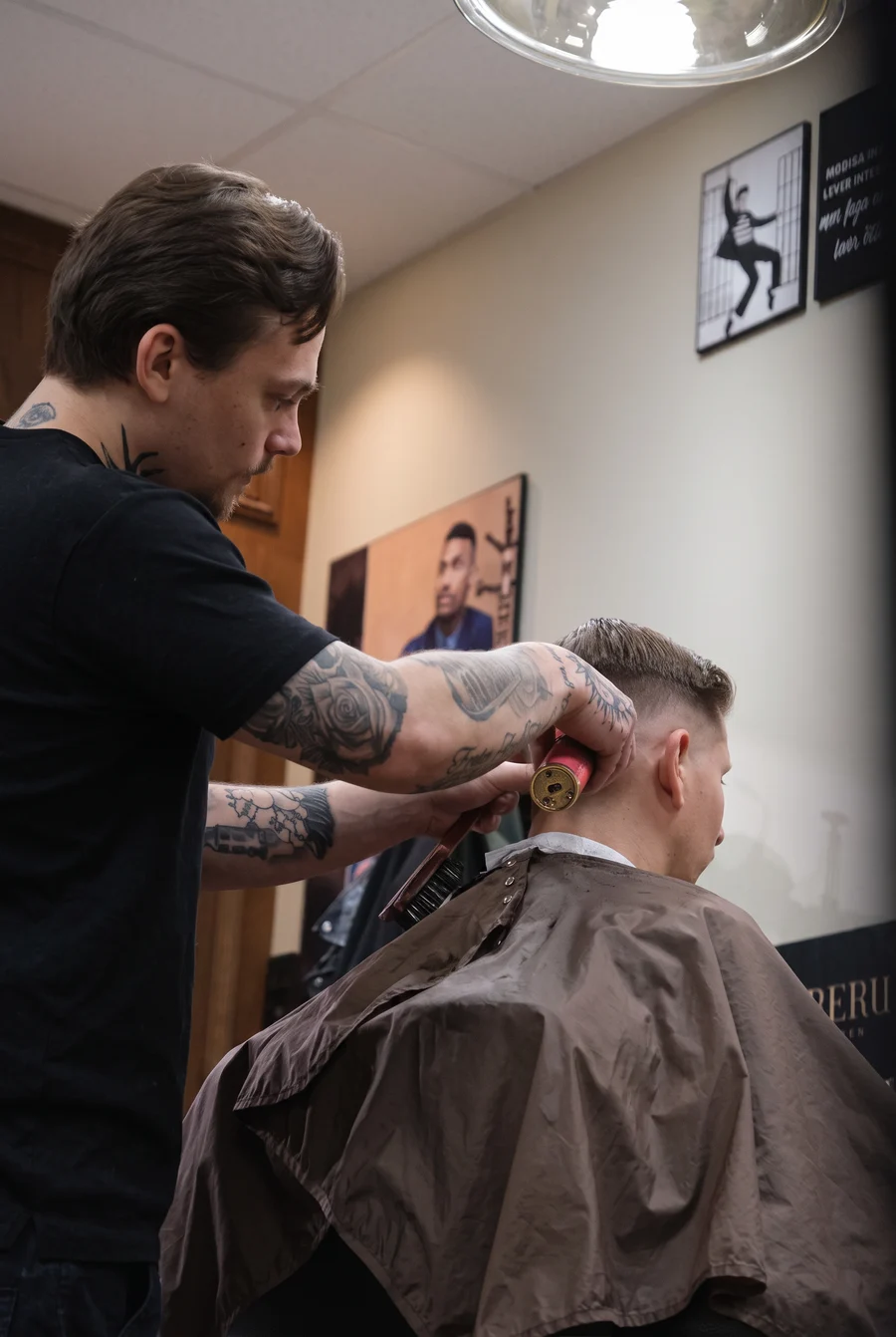 Barberare Stockholm klipper taper fade hos Tailor's Barber